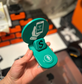 3д стенд з NFC міткою і вашим логотипом 11 см, пластик / Стенд для оплати, доступу к Wi-Fi чи переходу на сайт 1372-500 фото